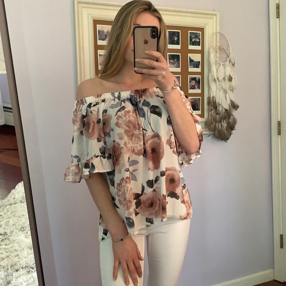 Floral Off the Shoulder Summer Top Size S 🦋